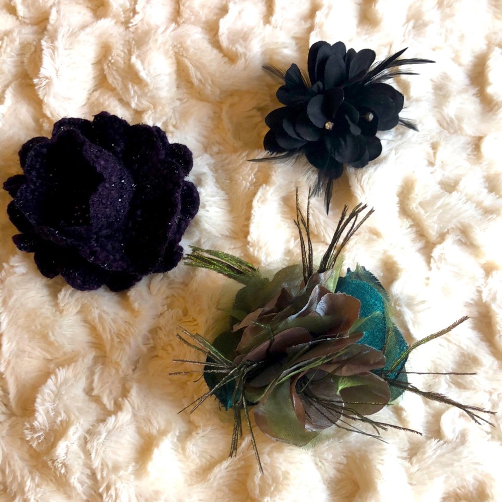 Flower brooches/hair pins Lot of 3